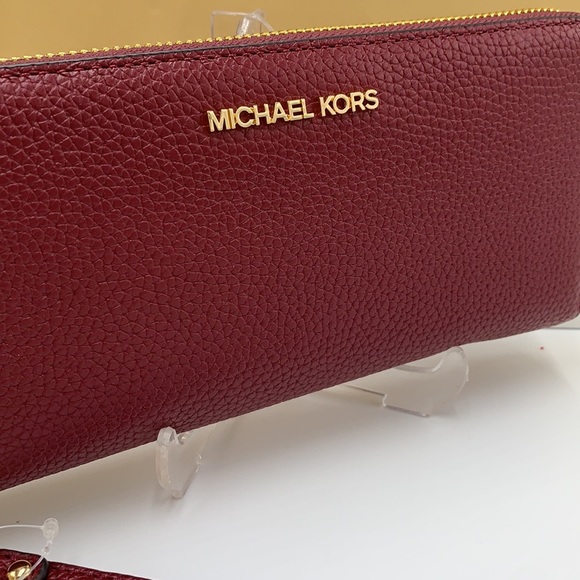 MICHAEL KORS
Leather Continental Wristlet Phone Case Wallet
Oxblood
NWT - Picture 14 of 16